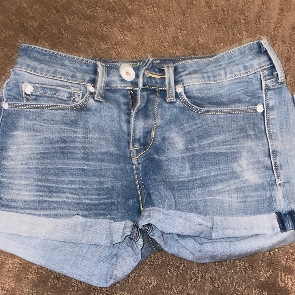 Low rise Levi Jean shorts